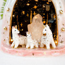 Load image into Gallery viewer, Unicorn Family Cave Lamp
